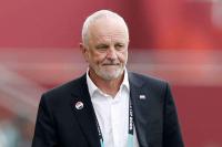 Former Australia coach Arnold stays on as Iraq head coach