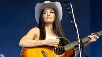 Texas arena cheers as singer torches Italian explorer right before his holiday