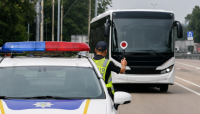 Police block bus carrying UOC parishioners’ children from entering Pochaiv