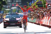 Vuelta a España: Tadej Pogačar twists the knife with 50km solo raid in Andorra to win stage 4