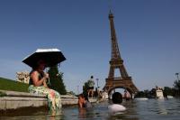 United’s Denver hub says bonjour Paris with new international flight