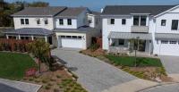 U.S. new home sales tumble as mortgage rates climb