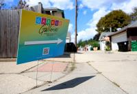 Art in the alleys: pop up galleries draw hundreds 