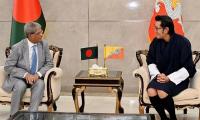 Bhutan King makes stopover in Dhaka, meets President at airport