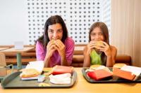 Major fast food chains may still be sourcing beef raised with antibiotics, report asserts
