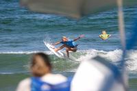 Locals Kaikora Nauenberg, Cooper Shank win opening heats at Virginia Beach | Surfing