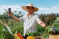 China reports poverty fight gains, income growth