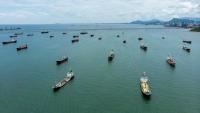 Hormuz Shipping Traffic Barely Budges as Tanker Attacks, Mine Risks Persist