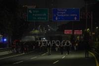 Police Fire Water Cannons, Tear Gas to Disperse Jakarta Protesters