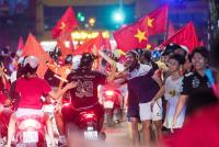 Vietnamese Threads Users Call Out ‘Đi Bão’ Double Standards vs Memorial Flowers 