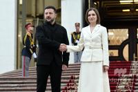 VIDEO // President of Ukraine visits Chisinau on Independence Day of Moldova; Moldovan president welcomes official at Presidency