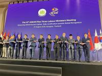 Labor Minister Kim Young-hoon pledges to nurture 10,000 field-ready AI talents