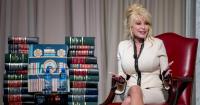 No rising star today could stay neutral like Dolly Parton