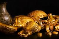 Thieves loot Bronze Age gold artefacts from Spanish museum in four-minute heist