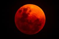 Met Office reveals best places to see rare lunar eclipse in UK overnight – and it’ll coincide with ‘red Northern lights’
