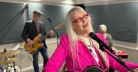 Singer-songwriter to perform on the Island with full band