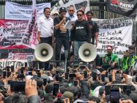 Indonesians march on parliament to demand crackdown on corruption