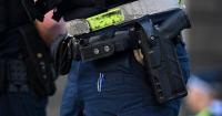 Minister defies premier on armed Jewish security group