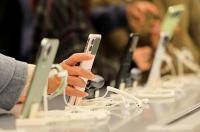 Global Phone Shipments to Fall This Year Amid Rising Prices, Reports Predict