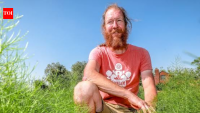 A Belgian farmer says he has not irrigated outdoor crops for 26 years; dig just 5 to 10 cm below the dry-looking surface and the soil is still moist