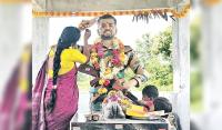 Adilabad women tie Rakhis to Indian Army martyrs’ statues, recall supreme sacrifice