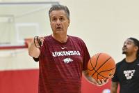 Arkansas basketball extends offer to 7-foot-5 big man