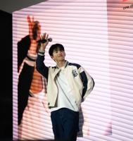 Seo In-guk gets closer to his Filipino fans