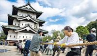 1,800 People Pull 360-Ton Japanese Castle Tower by Rope