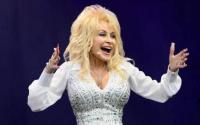 Dolly Parton's life and the desire to save children from the tyranny of the screen