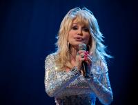 Remembering Dolly Parton’s Joyful Connection to Colombian Folklore