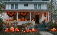 How to Design a Holiday Front Yard When Your Home Sits Far Back From the Street