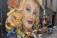 Tennessee governor wants to name Nashville airport after Dolly Parton