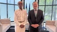French envoy honours Pakistani-born veteran hawker