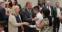 After 7.4 earthquake, Elder Stevenson ministers in western Colombia and meets with mayor of Cali