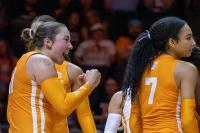 Tennessee volleyball finishes doubleheader day with 2 victories