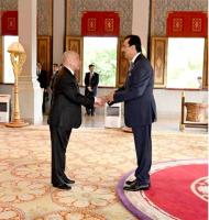 Gilani calls on King Norodom Sihamoni of Cambodia in Phnom Penh
