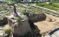 The prince and the villagers battling over relic of British Empire