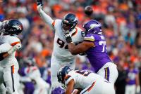 Patriots agree to trade with Vikings for veteran offensive lineman