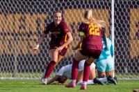 Neuharth and Birdsell Score as Minnesota Defeats St. Thomas 2-1