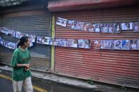 Nepal buries dead as rescuers seek thousands missing