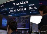 Seoul shares trim losses late Mon. morning amid tech sell-off