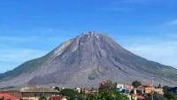 Indonesia Urges Locals to Evacuate as Mount Sinabung Status Rises