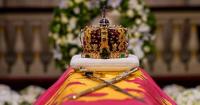 Norwegian royals accompany late king's coffin to chapel