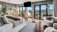 Chris Evans, Headed Back Home to the East Coast, Offloads His LA Pad for $5.4 Million