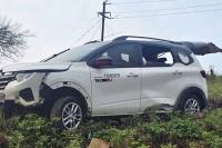 Ten school children hospitalised after scholar transport plunges into embankment