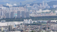 Seoul's Outer Districts Cross 2 Billion Won Apartment Mark