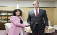 World : Japan, US Agree "Orderly" Yen Rates Crucial For Global Financial Stability