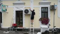 Air conditioning saves thousands of lives, but at climate cost