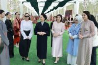 Peng welcomes Kyrgyz performers to visit China