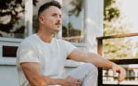 NOTL singer-songwriter turns pain into music after stingray bite